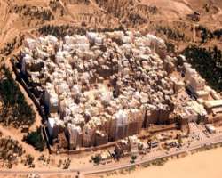 Some of the houses in the city are over 30 meters high which are the tallest mud buildings throughout the world. Also, the city is surrounded by prote